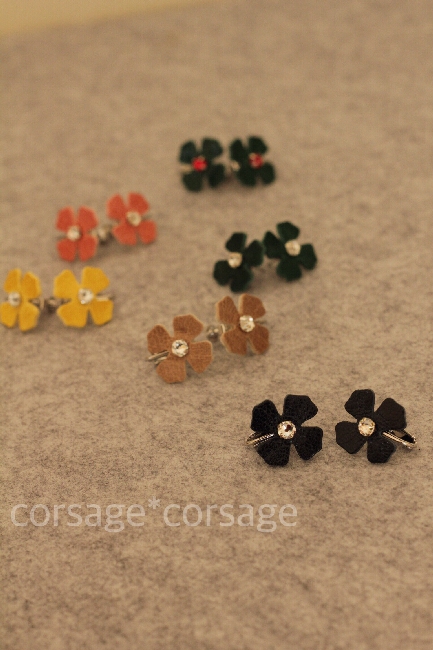 レザーとスワロの小花イヤリング(&ピアス) |コサージュコサージュ