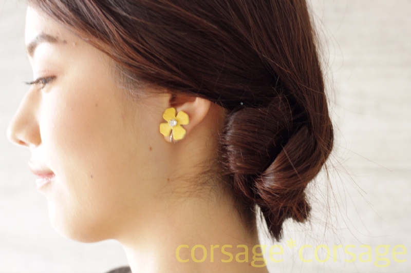 レザーとスワロの小花イヤリング(&ピアス) |コサージュコサージュ